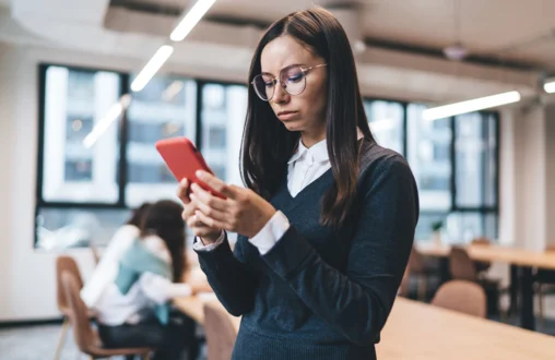 Роботодавцям дозволять читати переписки працівників: правда чи чутки?